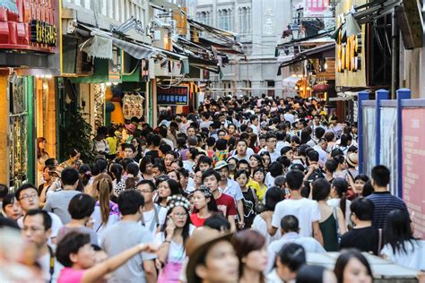 逐浪闇光鼓浪屿的外国人如何去探索？与观察那些远方的行者脚步交织